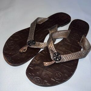 Tory Burch Metallic Grey Python Embossed Leather Thora Flat Thong Sandals Size 7